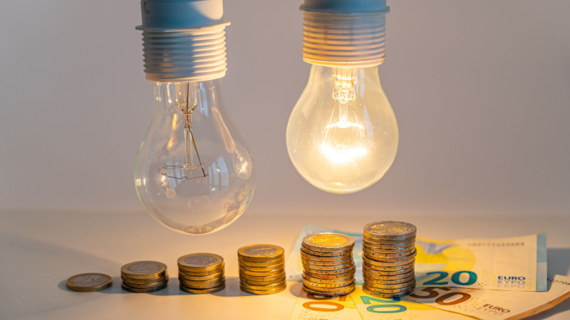 LAMPADINE ACCESE E SOLDI